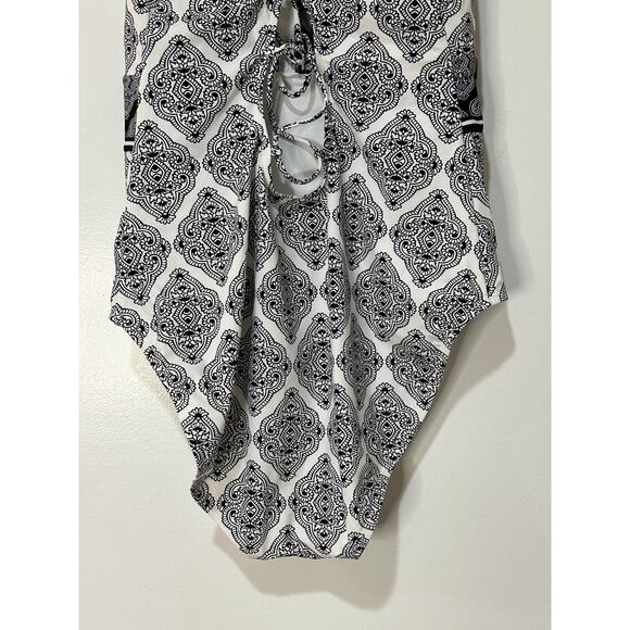 La Blanca Oasis Tile Strappy Back One-Piece Swimsuit White Black Size 14 NWT - Picture 12 of 15